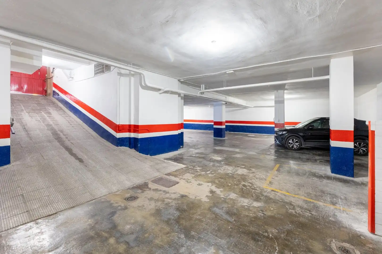 Parking of Flat for sale in Granada  with Terrace, Storage room and Balcony