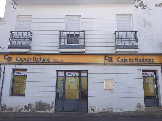 Local comercial en Venta en  C/ Sierpes en Valencia de las Torres