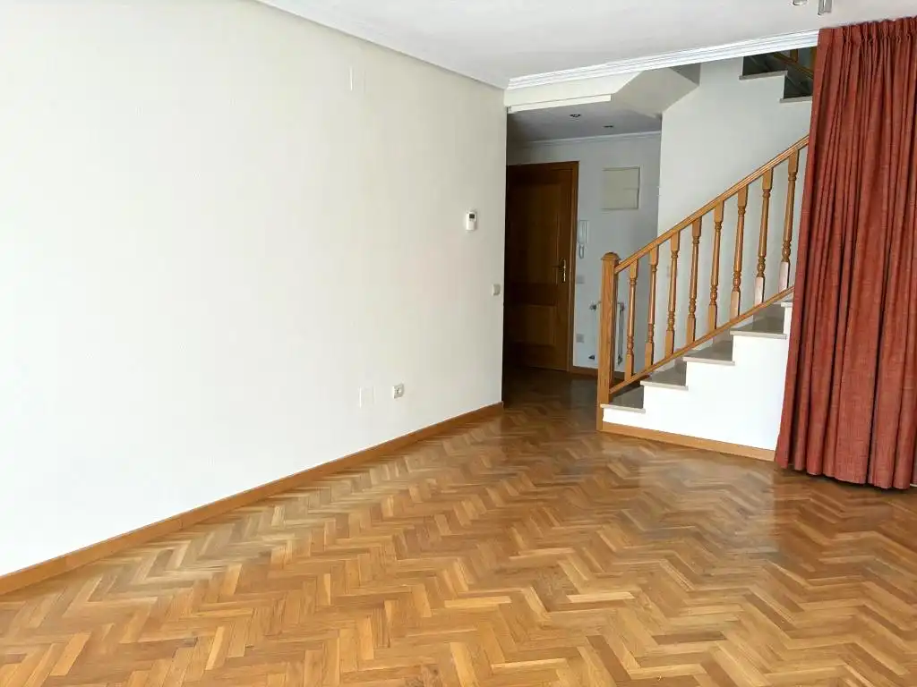 Wohnung zur Miete in Sevilla la Nueva mit Klimaanlage, Heizung und Abstellraum