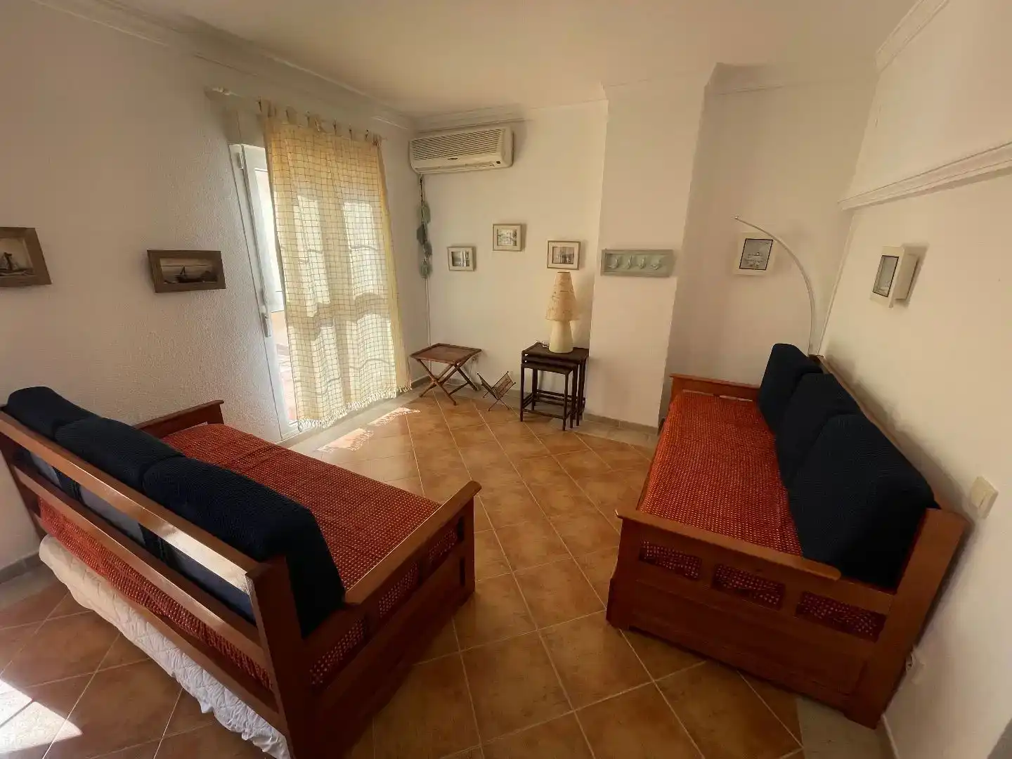 Living room of Flat for rent in Ayamonte  with Air Conditioner, Private garden and Parquet flooring