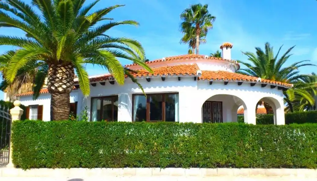 Vista exterior de Casa o chalet de alquiler en Oliva con Aire acondicionado, Calefacción y Jardín privado
