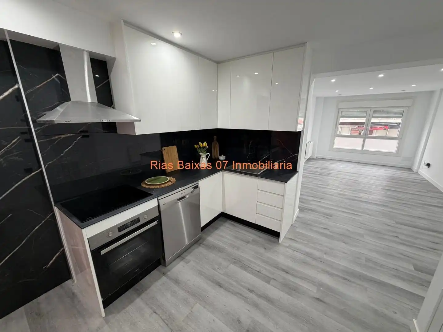 Cocina de Piso en venta en Vigo  con Calefacción, Terraza y Trastero