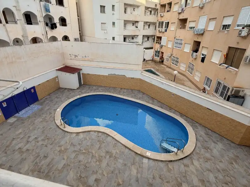 Piscina de Pis en venda en Torrevieja amb Aire condicionat i Terrassa