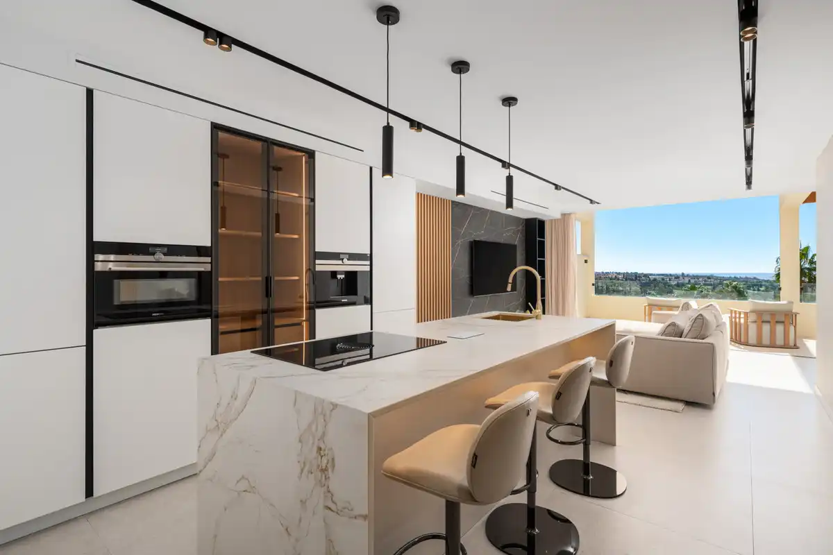 Piso con ascensor en venta en Nueva Andalucía, imagen 2