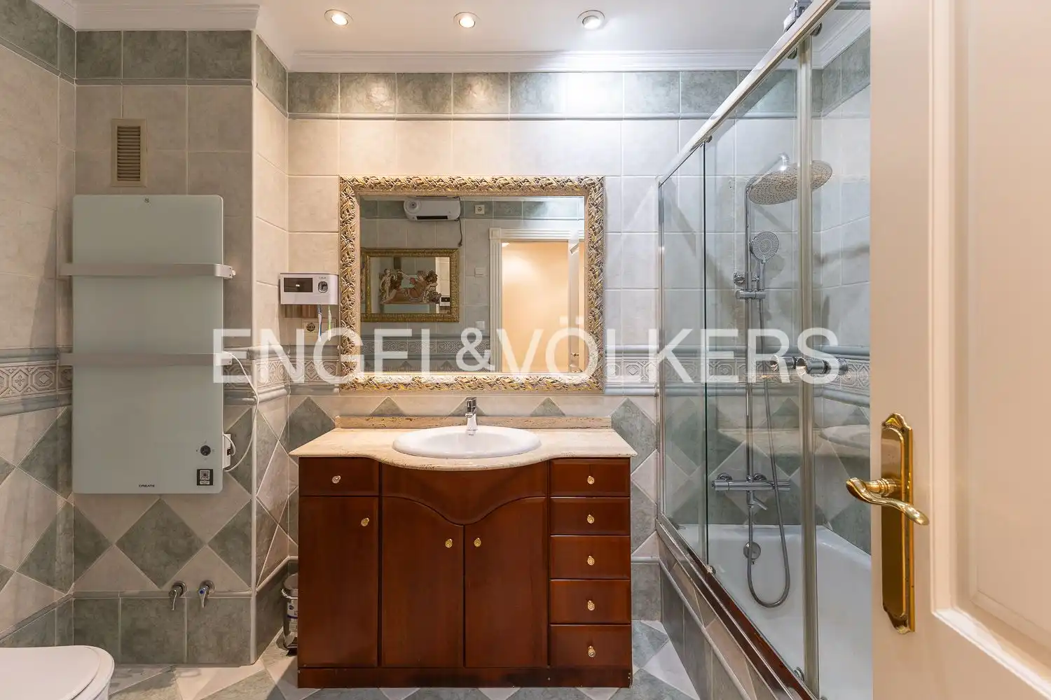 Bathroom of Houses for sale in Valencia  with Air Conditioner, Heating and Terrace