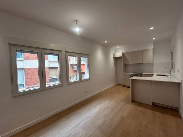 Piso en Venta en Carrer de Violant d'Hongria Reina d'Aragó en Sants