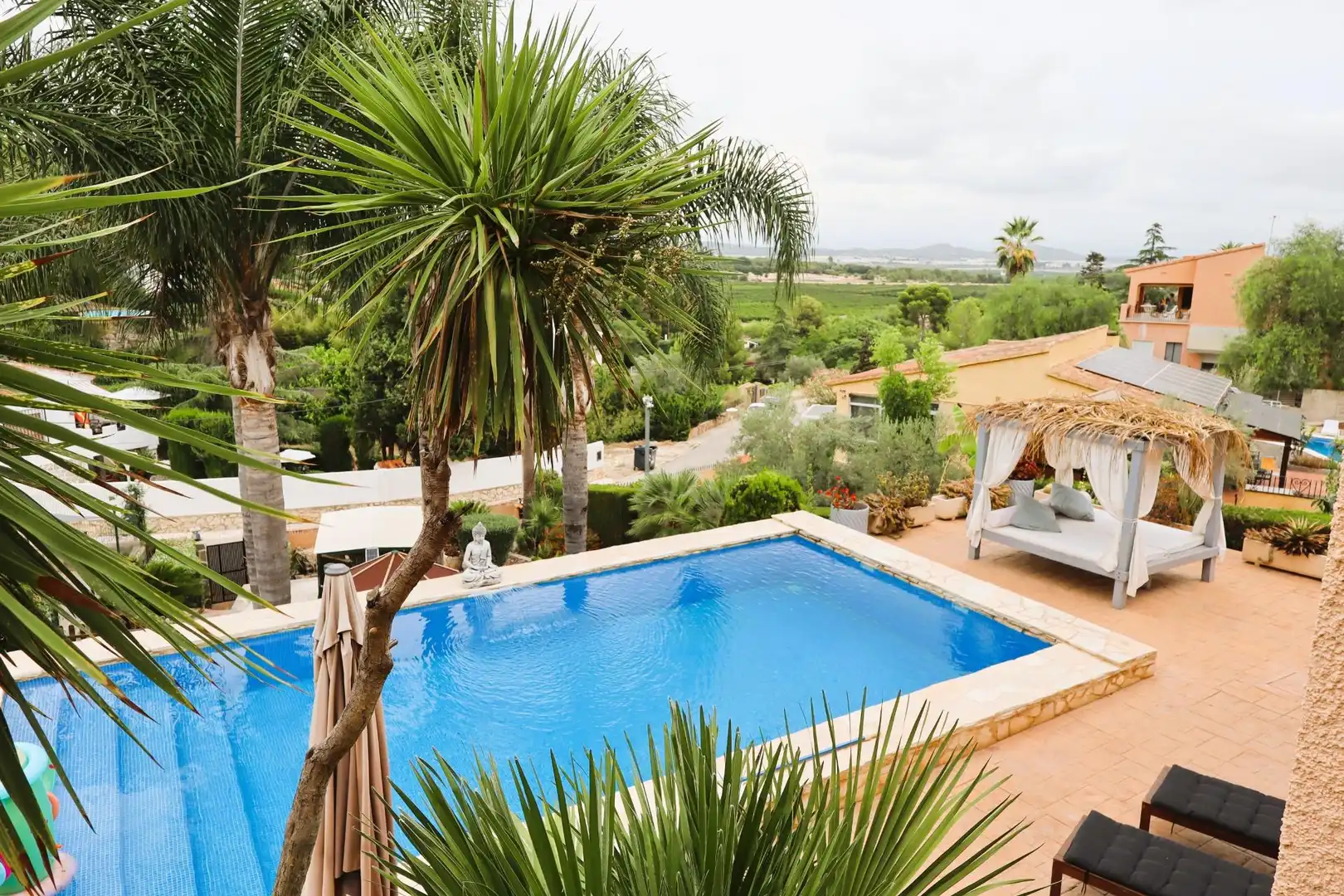 Chalet con piscina en venta en Calle PINOS, imagen 2