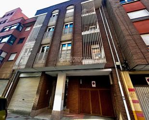 Vista exterior de Pis de lloguer en León Capital  amb Calefacció, Terrassa i Traster