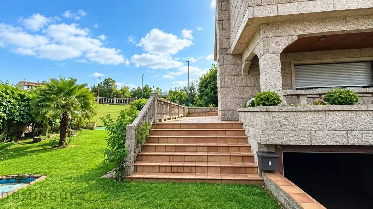 Terraza de Casa o chalet en venta en Vigo  con Calefacción, Jardín privado y Parquet