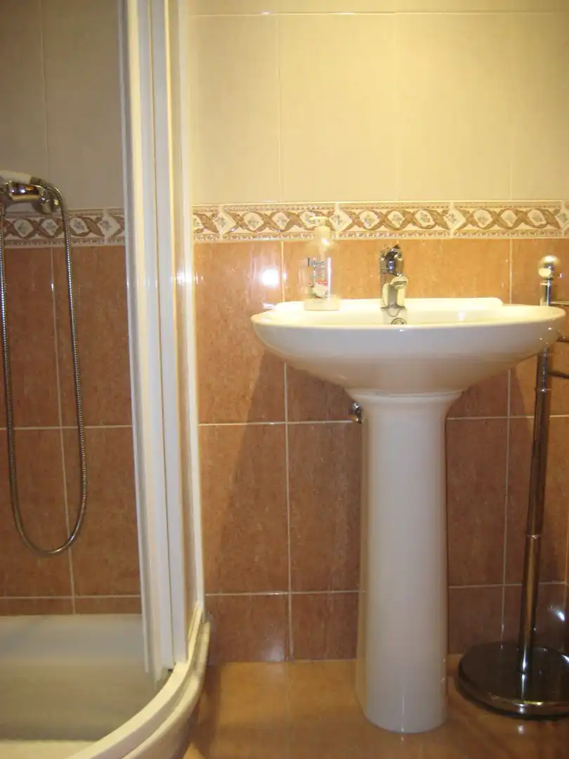 Baño de Piso en venta en Gijón  con Calefacción y Trastero