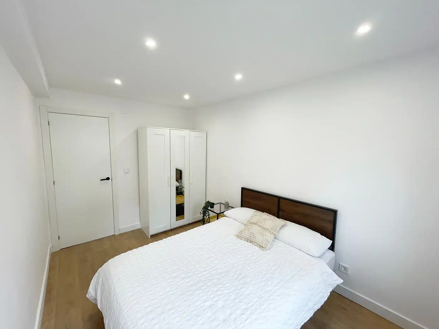 Dormitori de Apartament en venda en Santander amb Calefacció, Parquet i Moblat