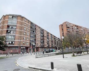 Vista exterior de Pis en venda en Bilbao  amb Jardí privat i Balcó