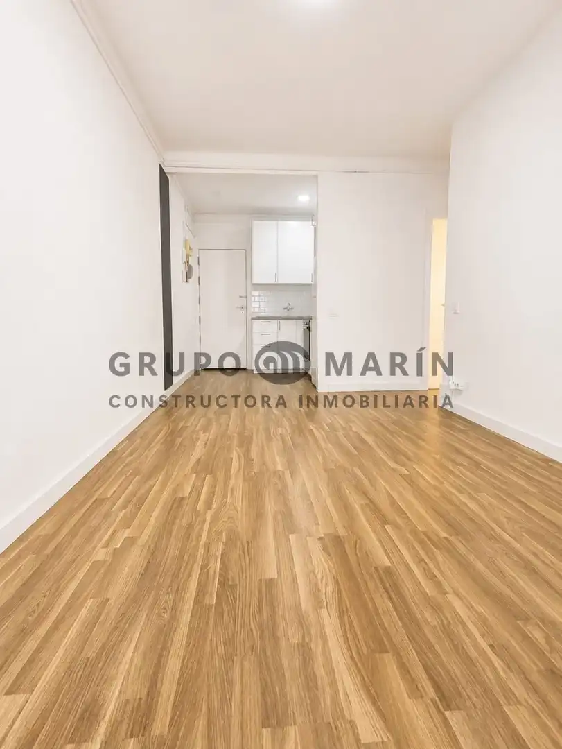 Flat for sale in Calle Santa Engracia, imagen 2