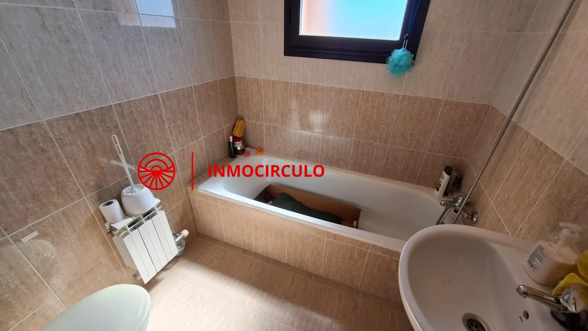 Casa adosada en venta en Cogollos con Calefacción y Jardín privado