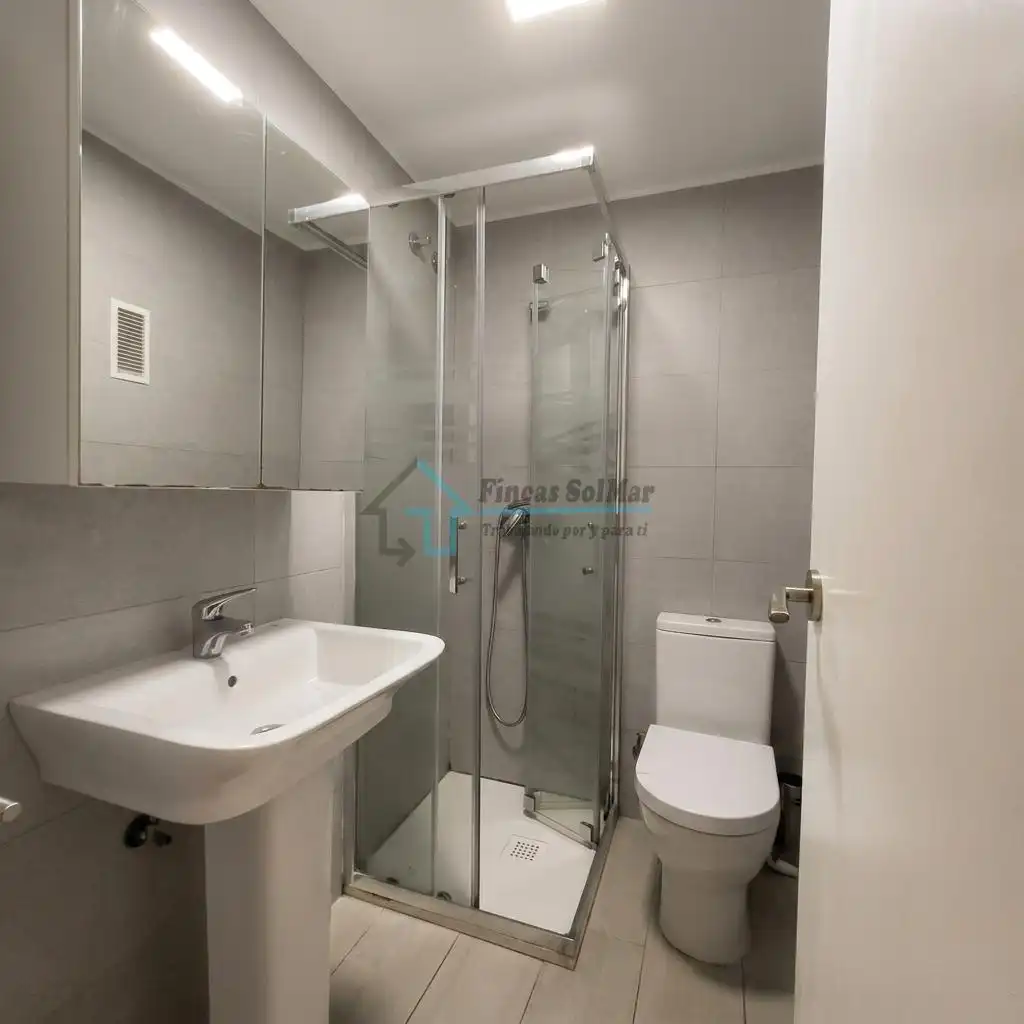 Bany de Apartament en venda en Castellón de la Plana / Castelló de la Plana amb Moblat i Balcó