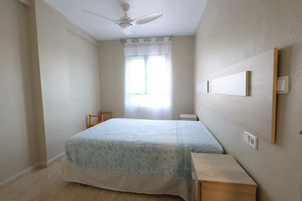 Habitación de Apartamento de alquiler en Orihuela con Aire acondicionado, Amueblado y Balcón