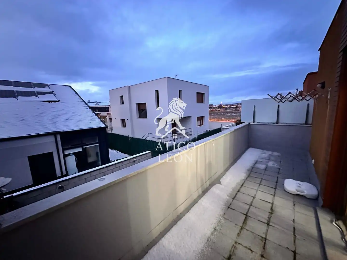 Terraza de Casa adosada en venta en San Andrés del Rabanedo con Calefacción, Jardín privado y Parquet
