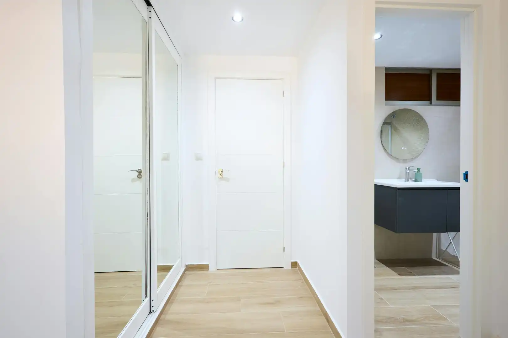 Flat for rent in Valencia  with Air Conditioner, Heating and Furnished