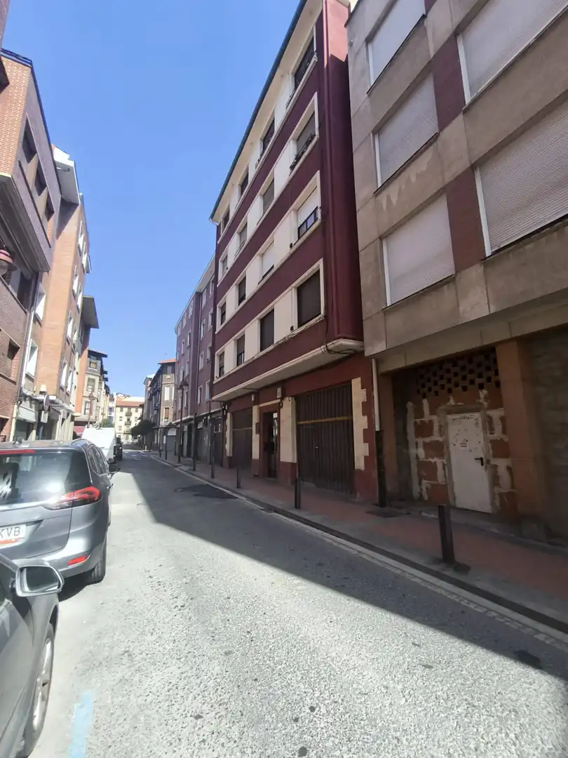 Vista exterior de Pis en venda en Barakaldo  amb Calefacció, Terrassa i Moblat