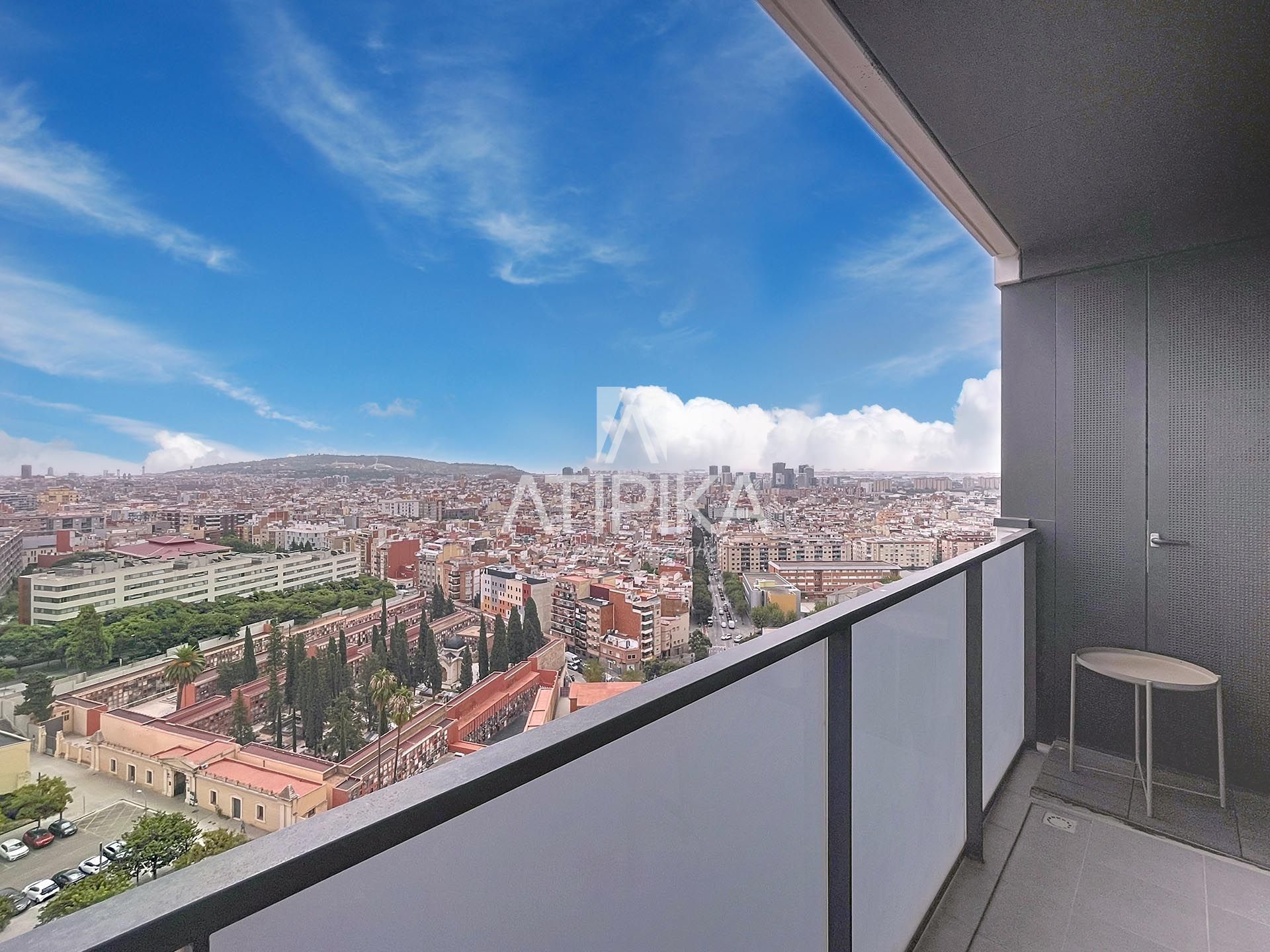 Vista exterior de Piso en venta en L'Hospitalet de Llobregat con Aire acondicionado, Parquet y Terraza