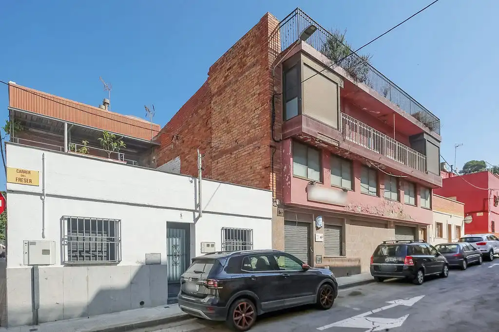 Außenansicht von Gebäude zum Verkauf in Sabadell