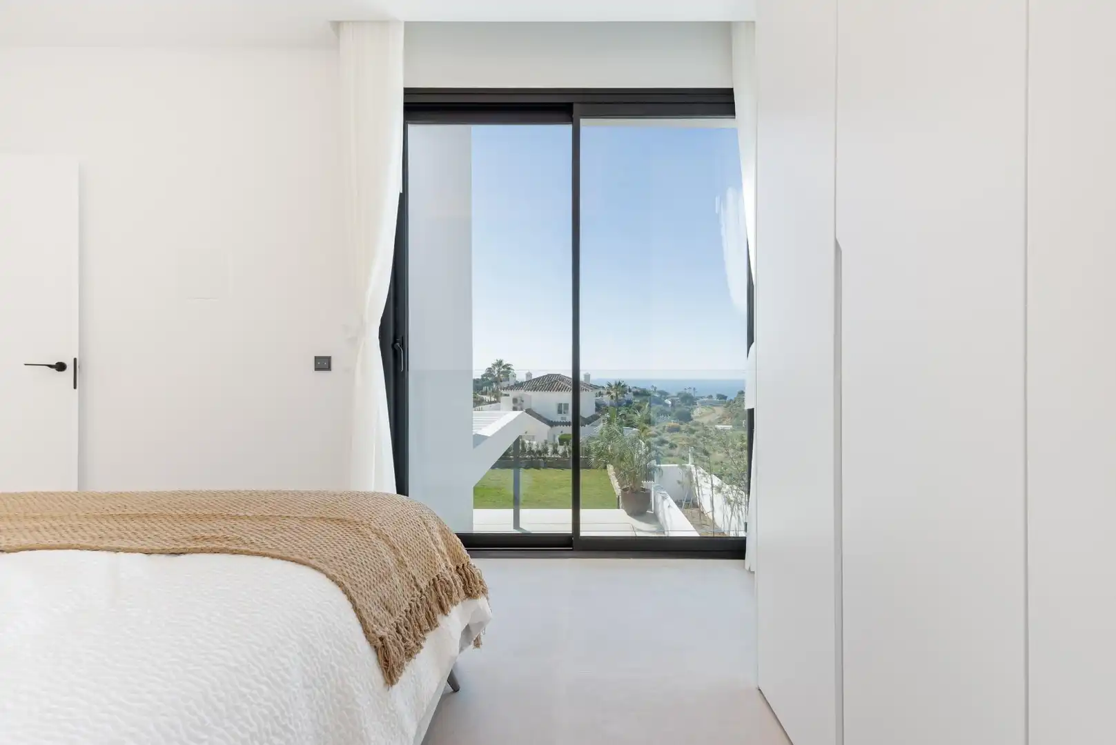 Dormitori de Casa o xalet en venda en Mijas amb Aire condicionat, Calefacció i Jardí privat