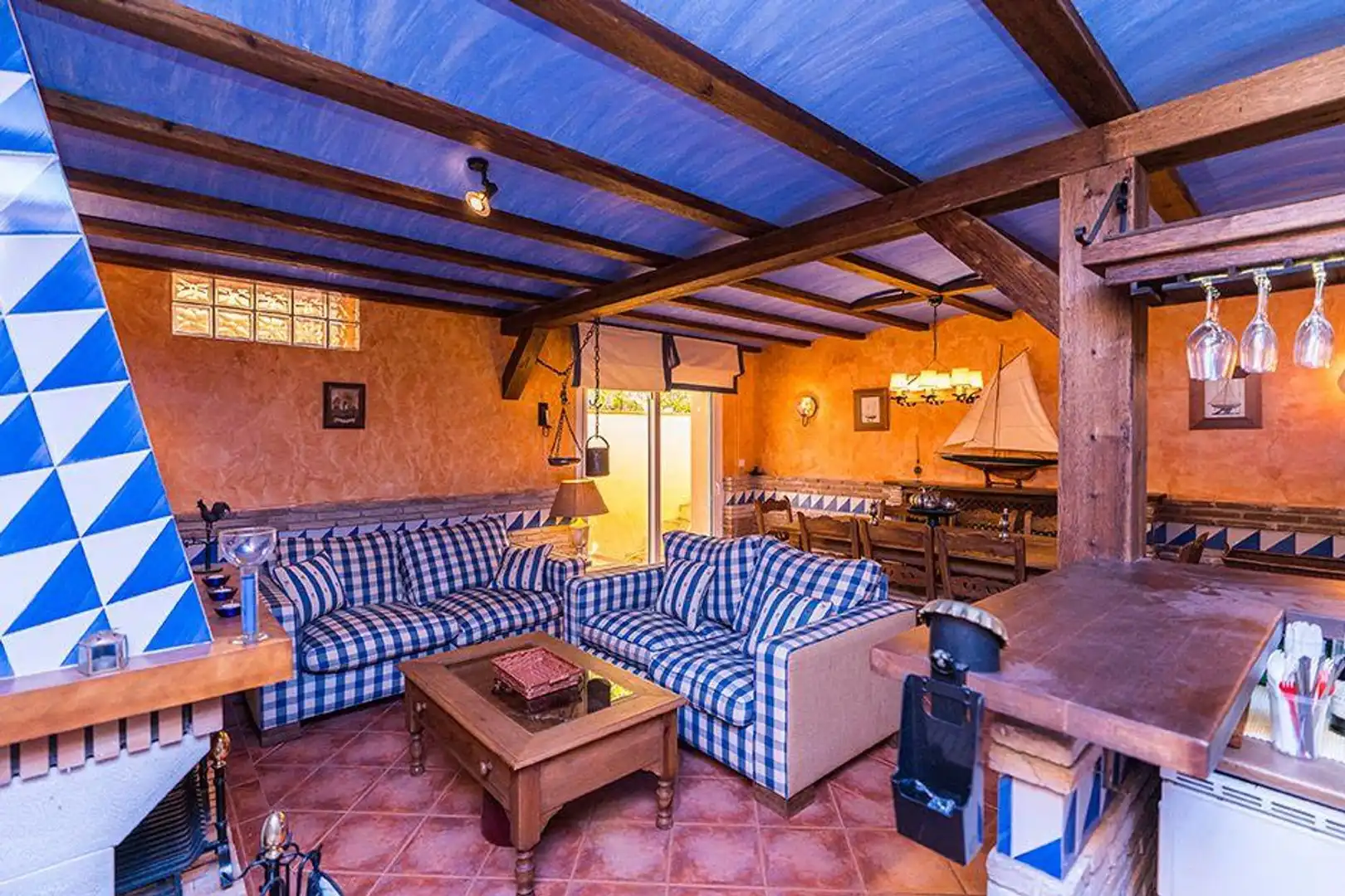 Sala d'estar de Casa adosada de lloguer en Marbella amb Terrassa i Moblat