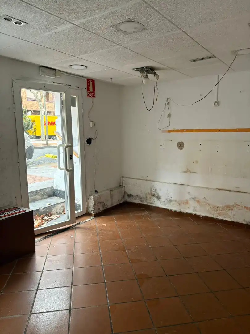 Local comercial en venta en Avenida de la Paz 38, imagen 3