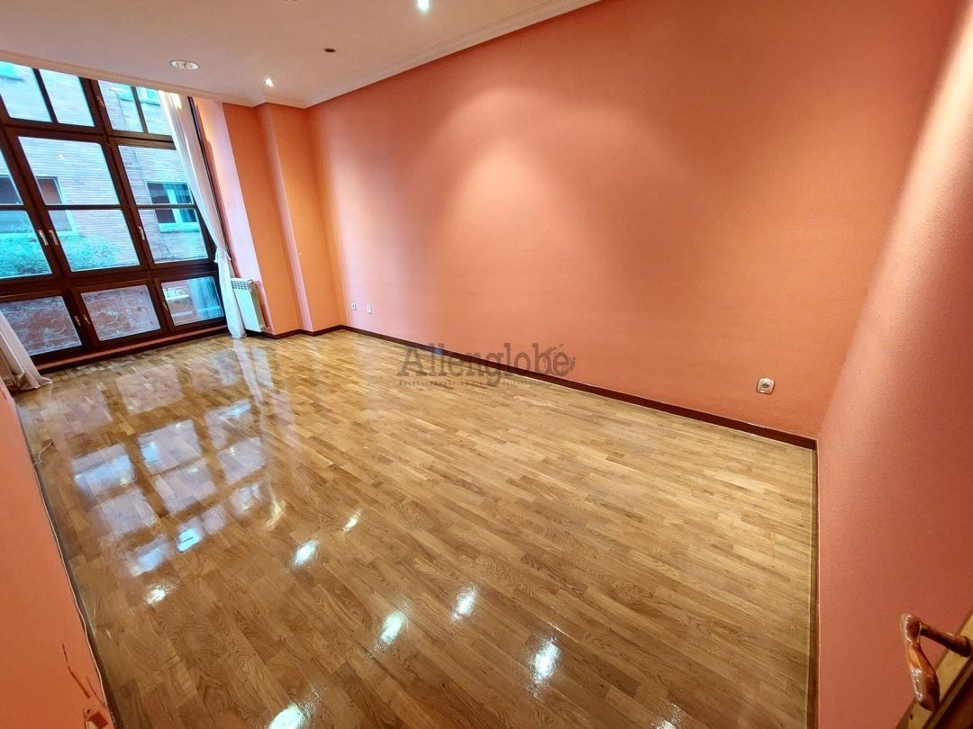 Apartment to rent in Calle Luna, Salesas - Foncalada - Campoamor, Centro - Casco Histórico
