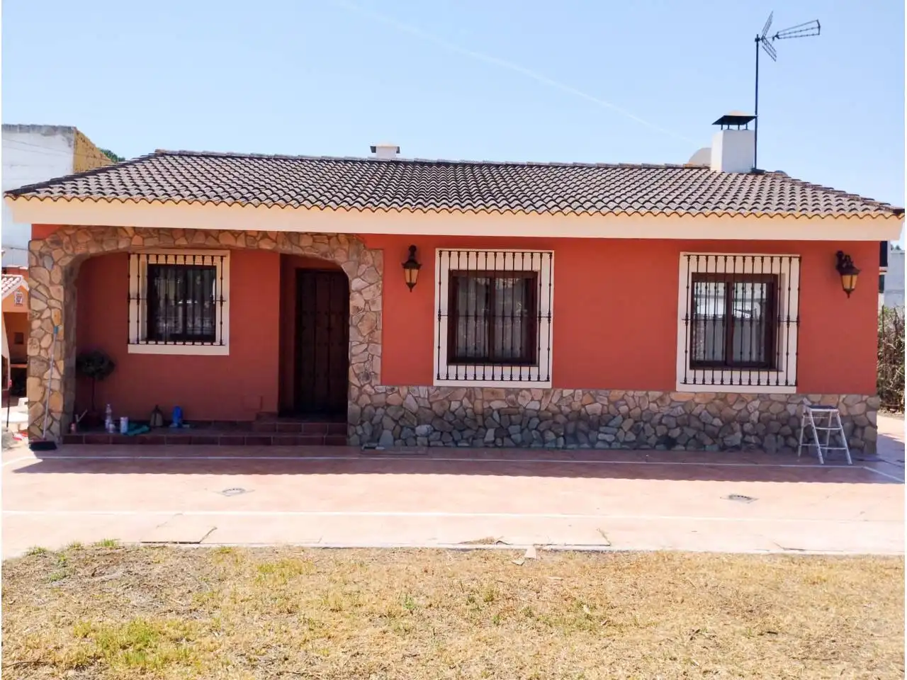 Exterior view of Houses for rent in Carmona  with Air Conditioner, Heating and Private garden
