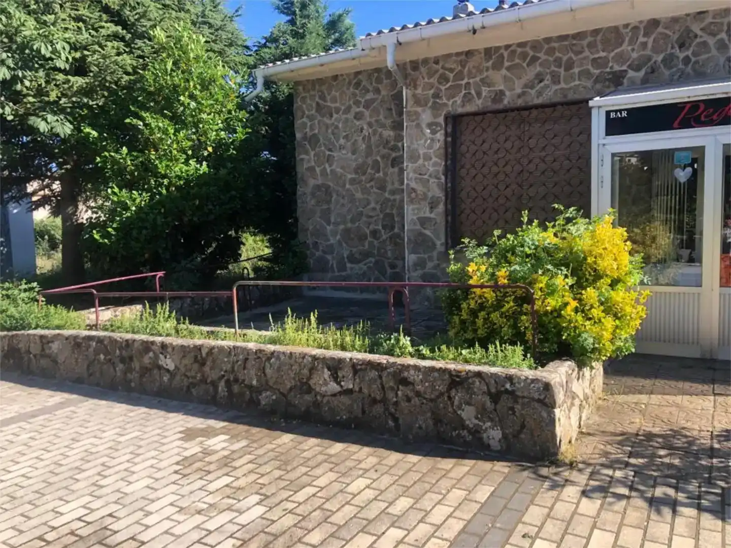 Vista exterior de Local en venta en Peguerinos con Amueblado