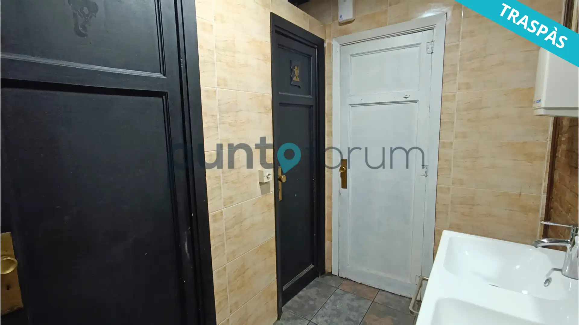 Baño de Local en traspaso en Barcelona con Aire acondicionado, Calefacción y Terraza
