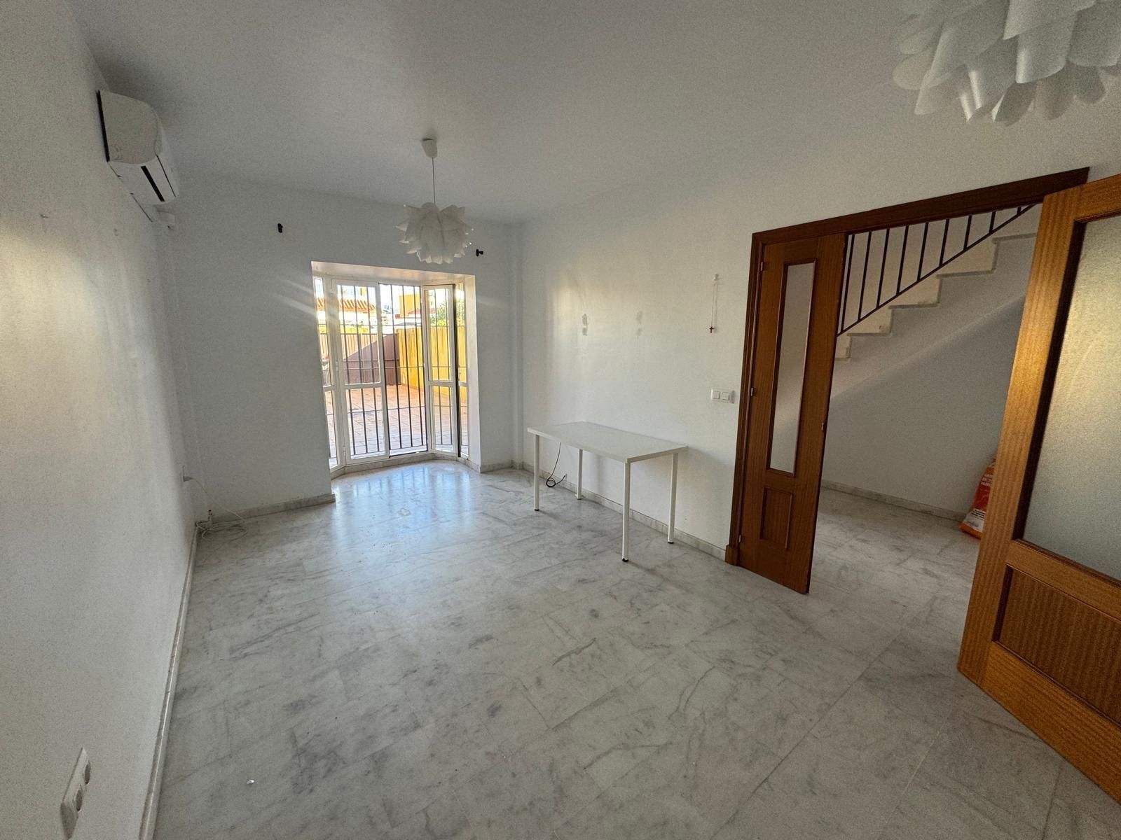 Exterior view of Single-family semi-detached for sale in Sanlúcar de Barrameda  with Air Conditioner and Terrace