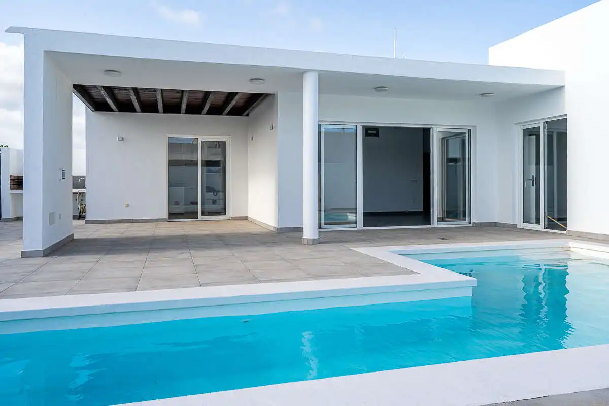 Piscina de Casa o xalet en venda en Yaiza amb Jardí privat, Terrassa i Piscina