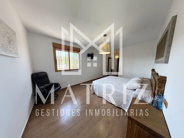 Villa con balcone in vendita a Torrellano