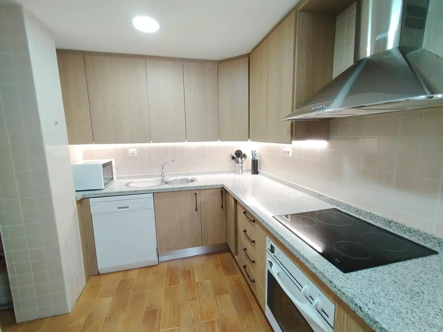 Kitchen of Flat for rent in Granada  with Air Conditioner, Heating and Furnished