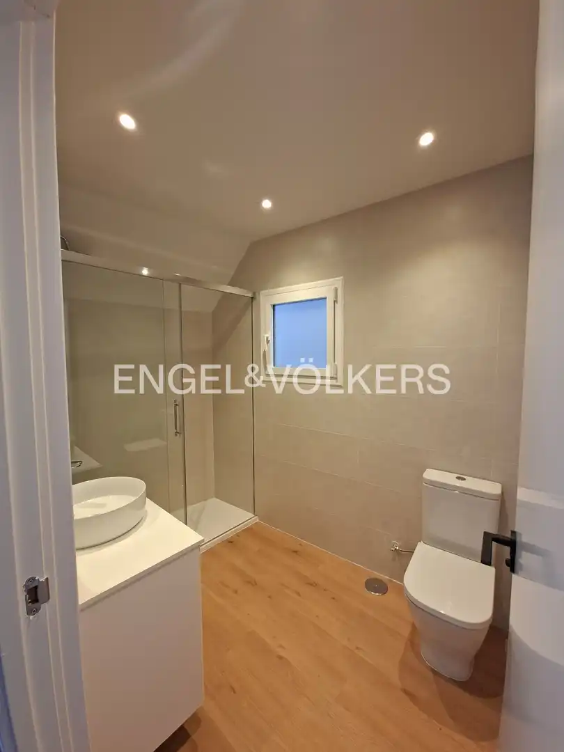 Bathroom of Flat for sale in Madrid  with Air Conditioner, Heating and Terrace