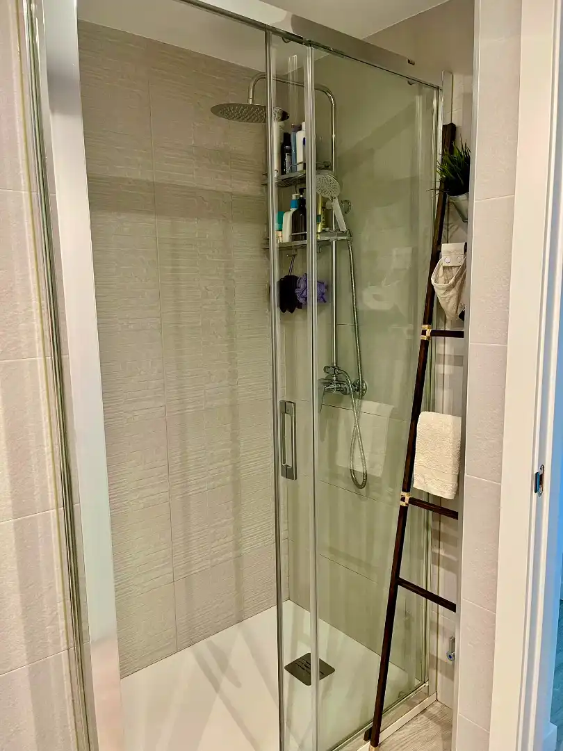 Bathroom of Flat for sale in Torremolinos  with Air Conditioner, Terrace and Furnished