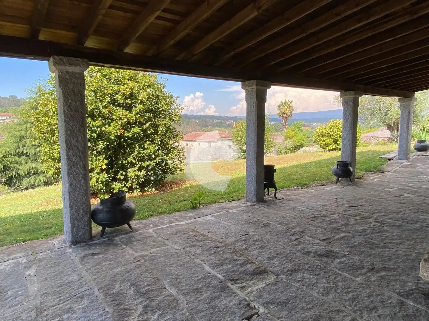 Terrassa de Casa o xalet en venda en San Cibrao das Viñas amb Calefacció, Jardí privat i Parquet