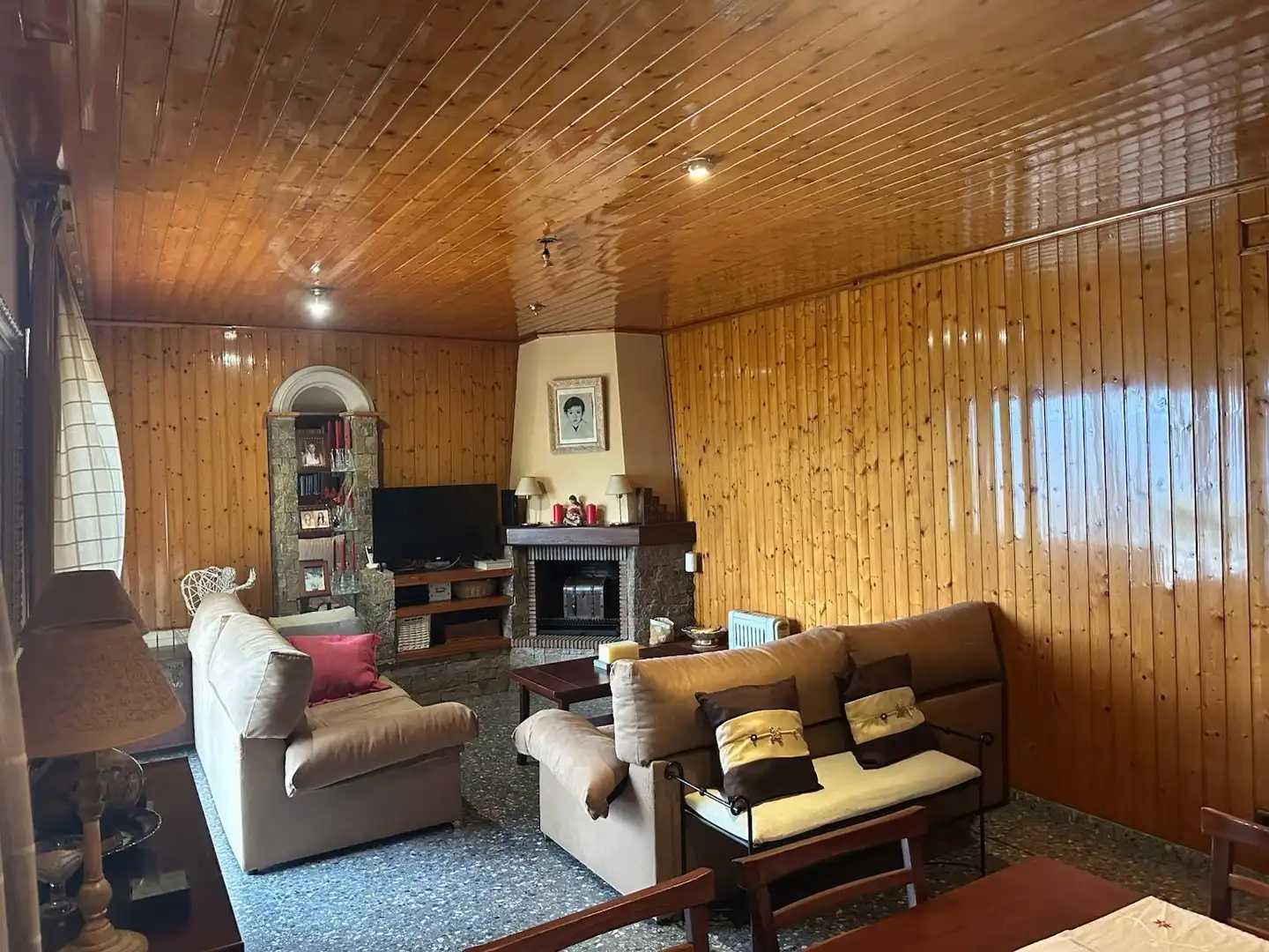 Sala d'estar de Casa o xalet en venda en Argentona amb Calefacció, Jardí privat i Moblat