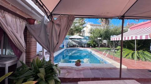 CASA UNIFAMILIAR CON PISCINA SOBRE SOLAR DE 565 METROS CUADRADOS