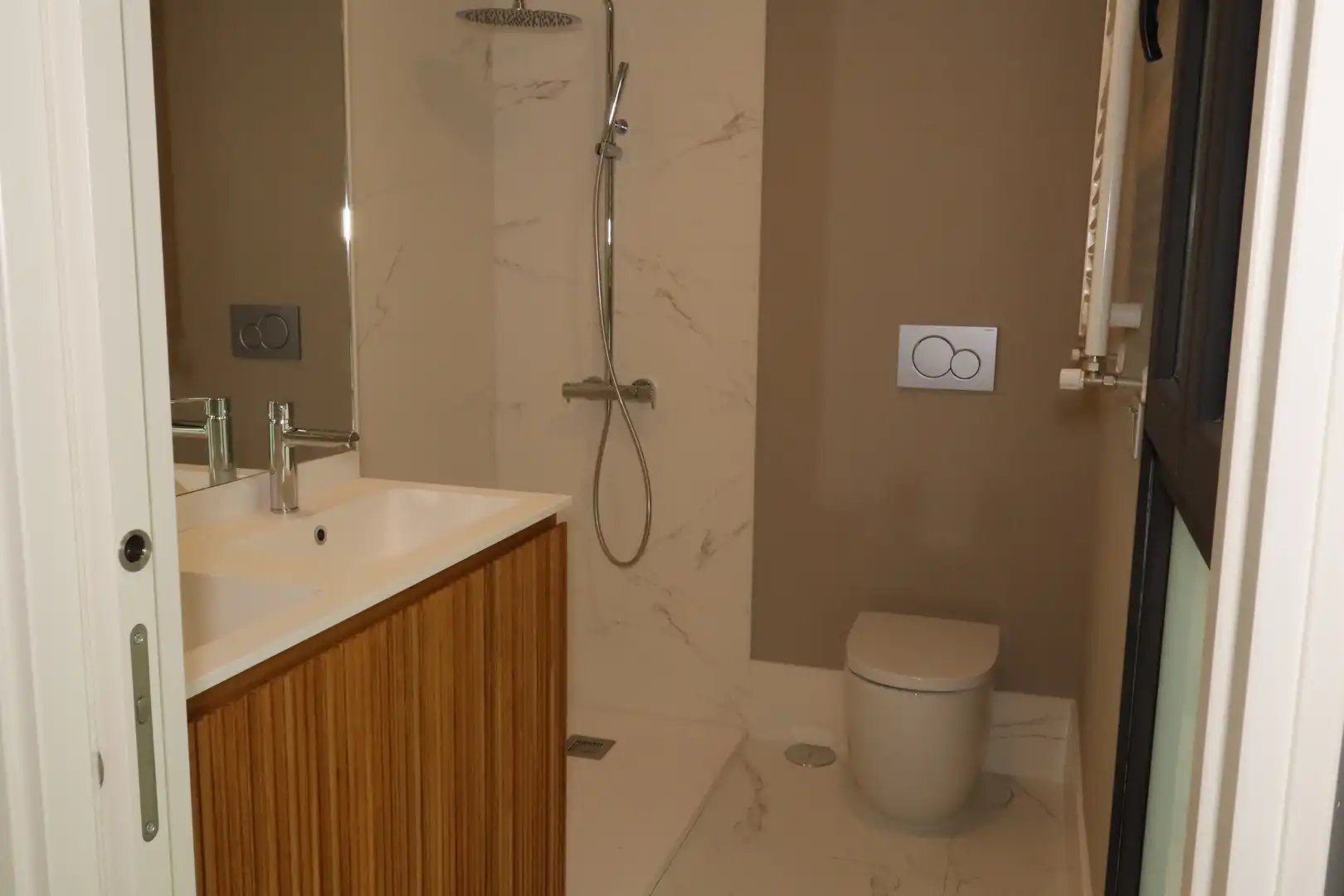 Badezimmer von Wohnung zum Verkauf in Madrid mit Klimaanlage, Heizung und Abstellraum