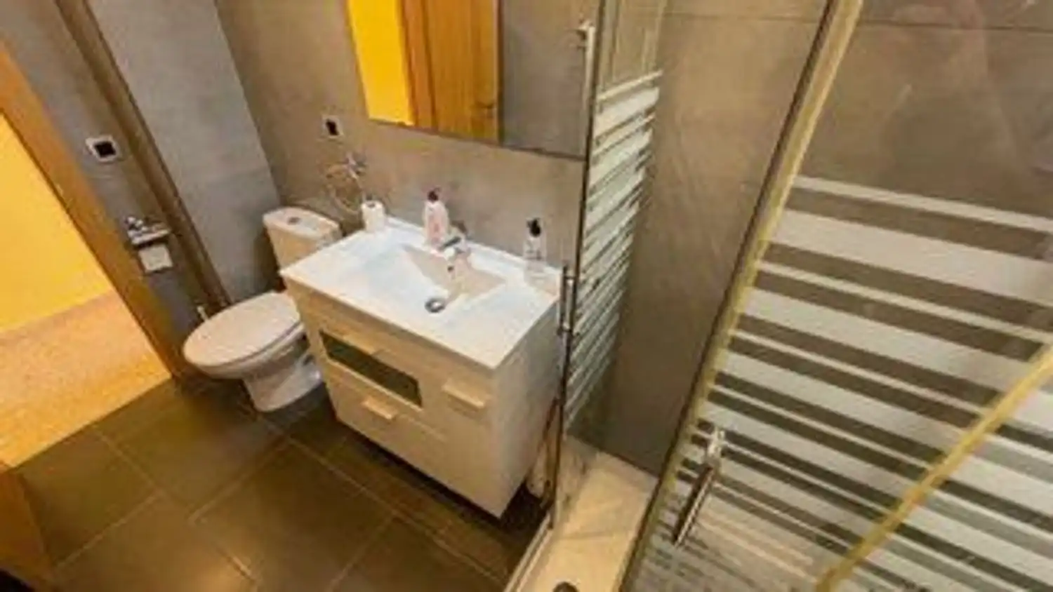 Baño de Piso en venta en Alicante / Alacant con Aire acondicionado, Calefacción y Jardín privado