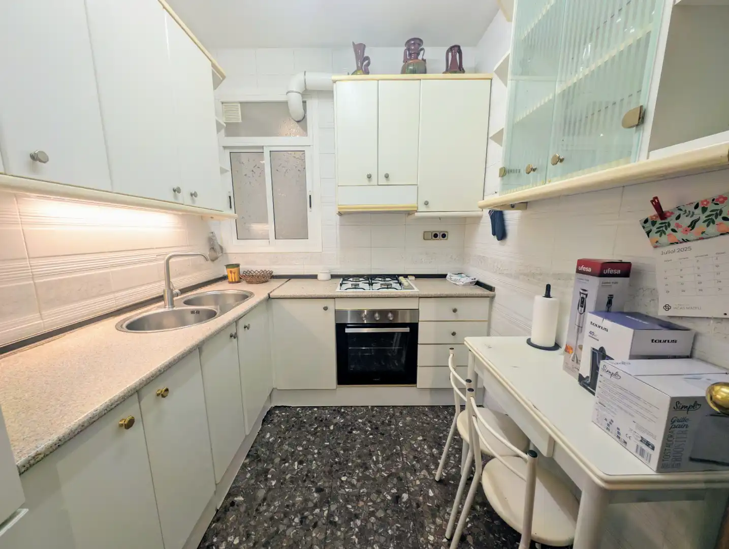 Kitchen of Flat for sale in Barcelona  with Air Conditioner, Heating and Oven
