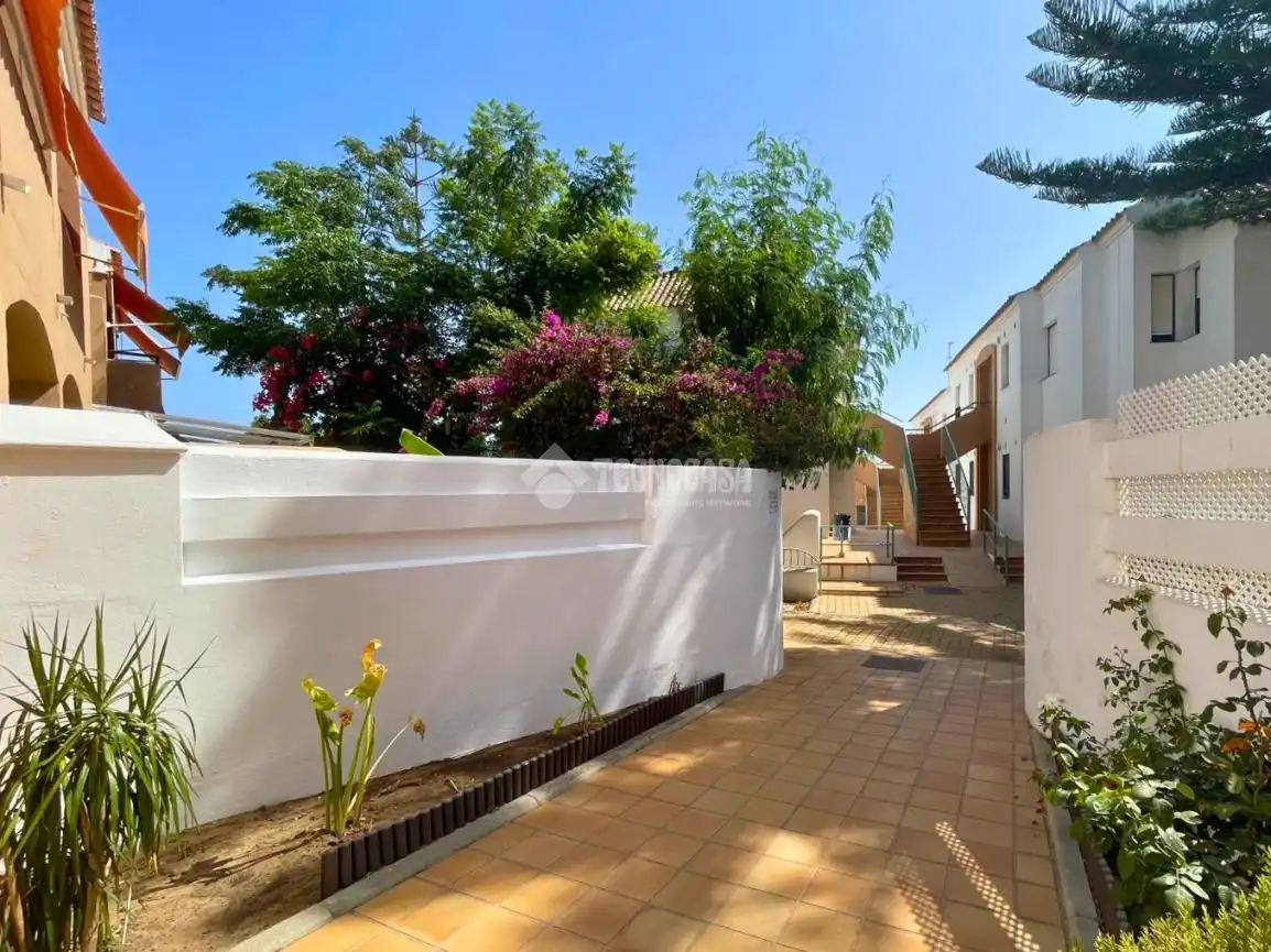 Vista exterior de Ático en venta en Chiclana de la Frontera con Trastero y Balcón