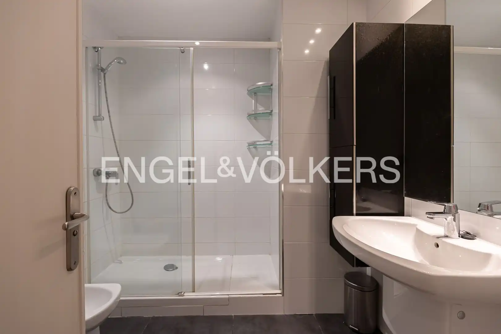 Bathroom of Flat for rent in Madrid  with Air Conditioner, Heating and Parquet flooring