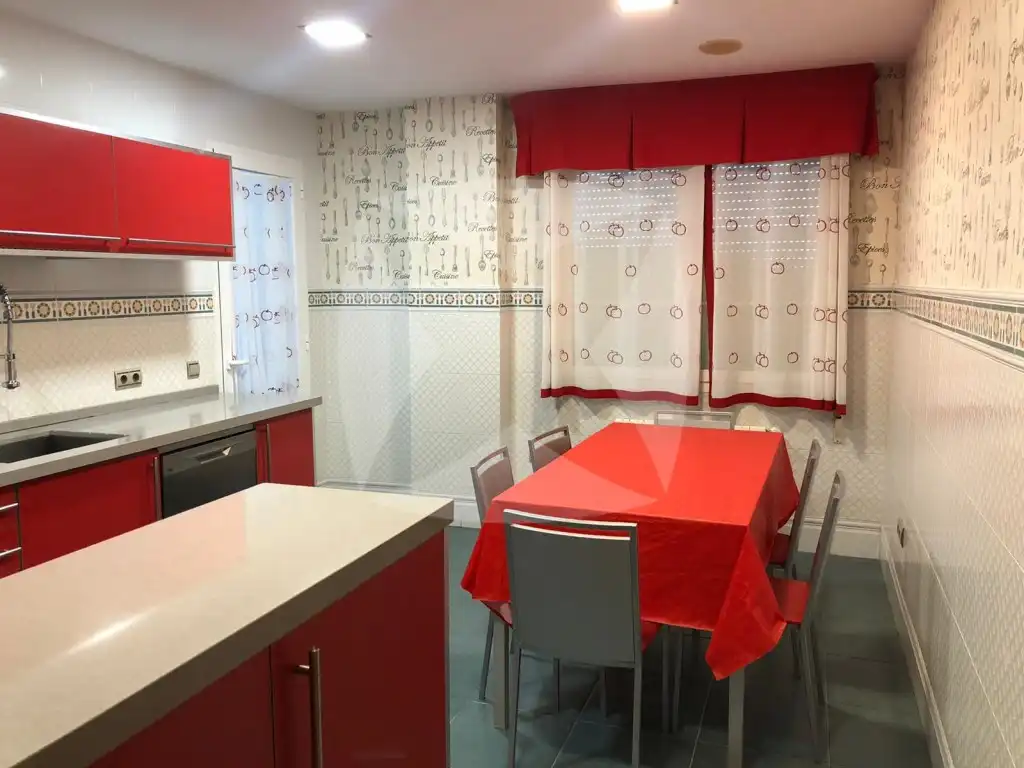 Cuina de Casa o xalet en venda en Badajoz amb Aire condicionat, Calefacció i Jardí privat