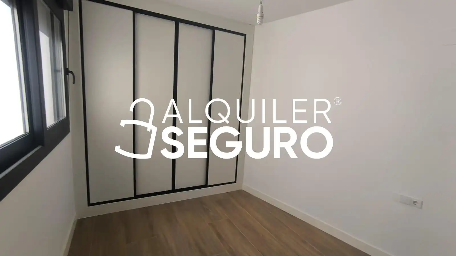 Dormitori de Àtic de lloguer en Sevilla amb Aire condicionat, Calefacció i Piscina