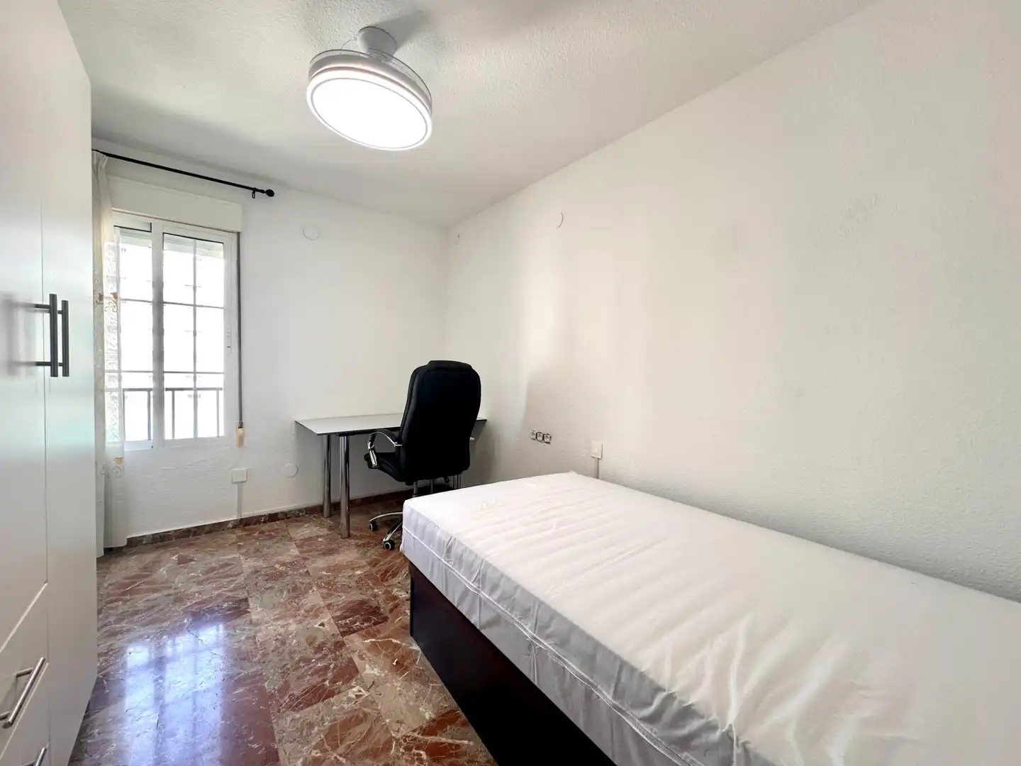 Bedroom of Flat for rent in Granada  with Air Conditioner, Heating and Terrace