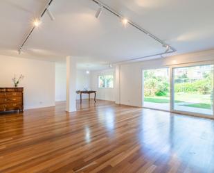 Living room of Single-family semi-detached to rent in La Moraleja  with Air Conditioner, Heating and Private garden
